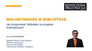 2023_09_30_VIDEO_Wolontariusz_w_bibliotece_Paweł_Marchel
